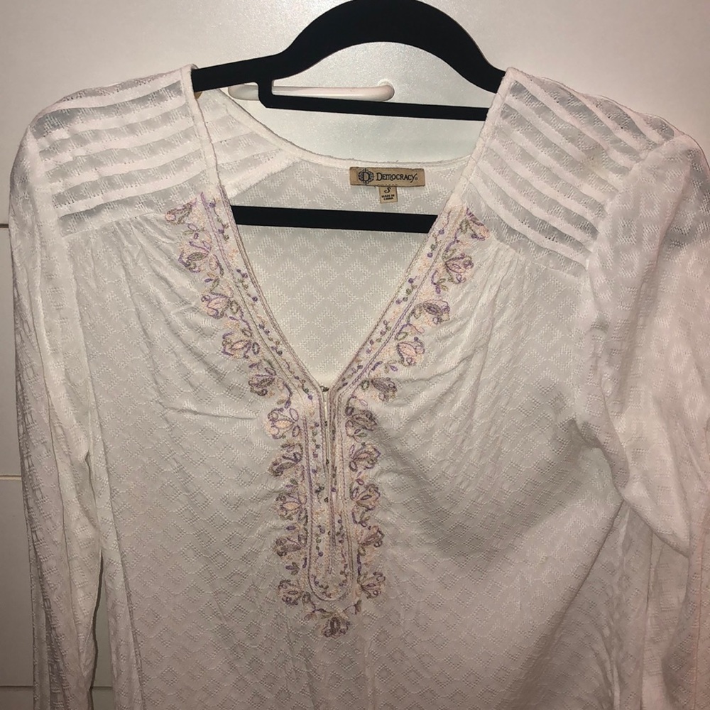 Long sleeve shirt with detailed stitching